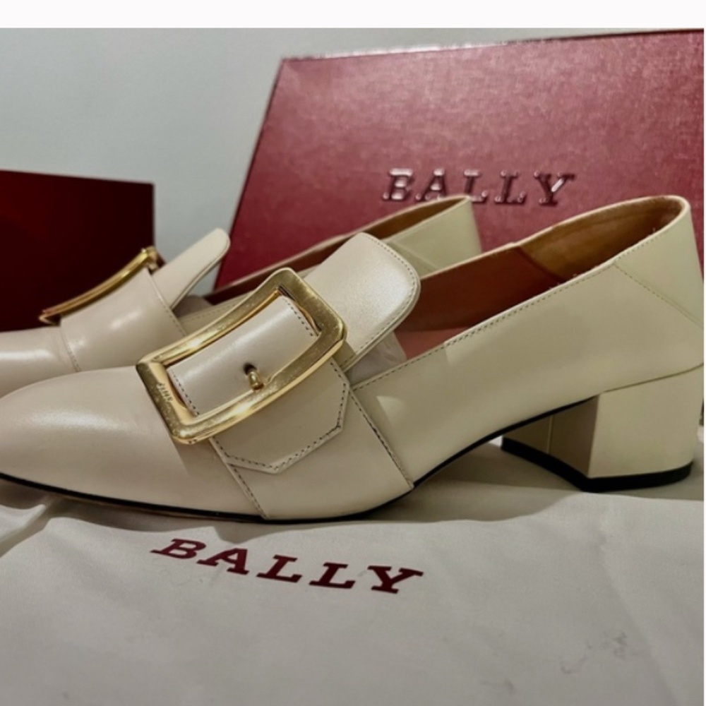 Bally “Janelle” loafers 2019. Elegant bone color.